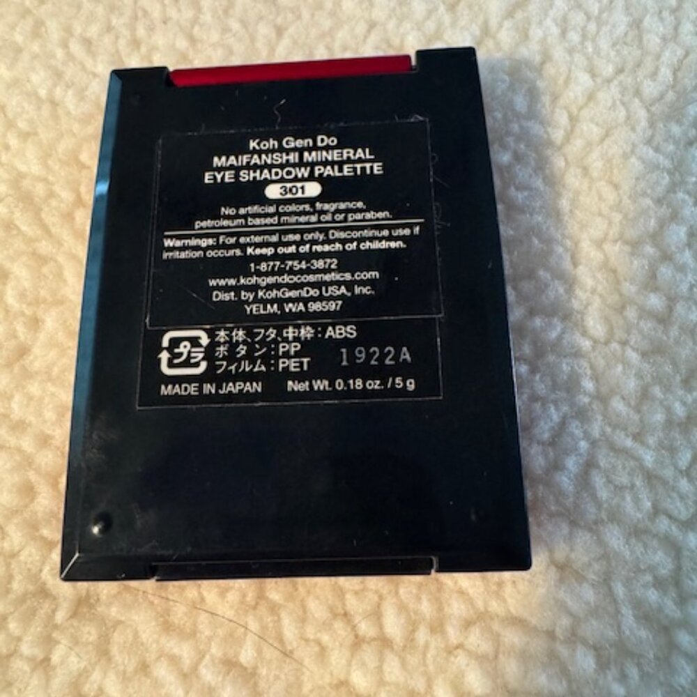 Koh Gen Do Maifanshi Mineral Eyeshadow Palette 301 - Picture 3 of 4